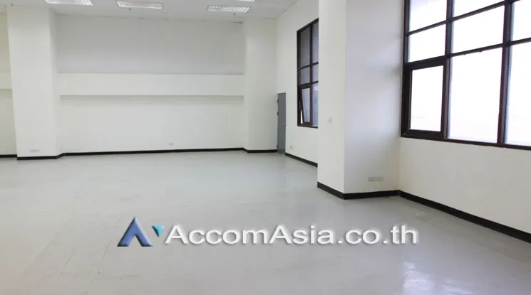 unit Studio  Office space For Rent in Charoen Nakhon, Bangkok  near BTS Krung Thon Buri (AA17854)